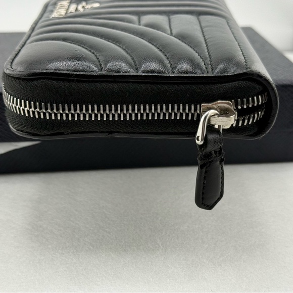 Prada Leather wallet - Picture 12 of 12